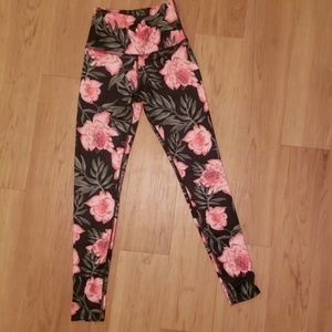 NWOT Beyond Yoga Leggings